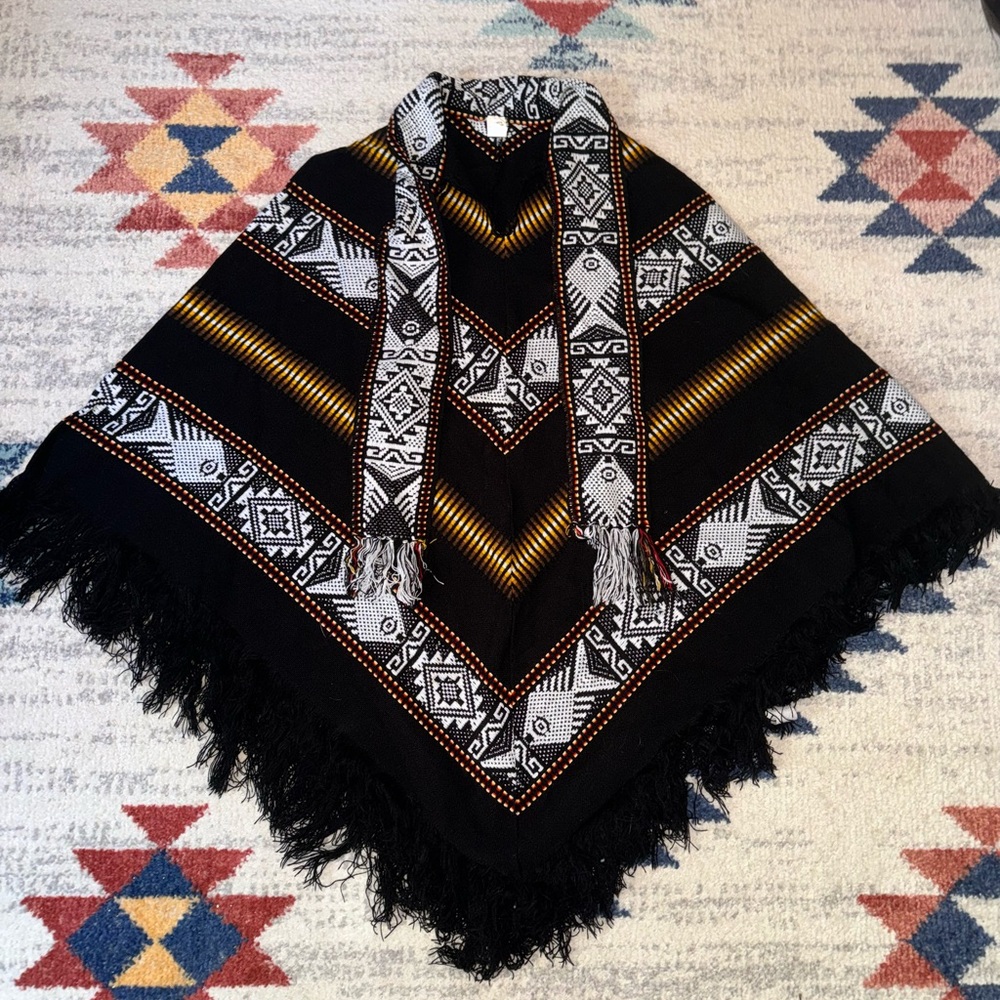 Black and White Patterned Women's Sweater